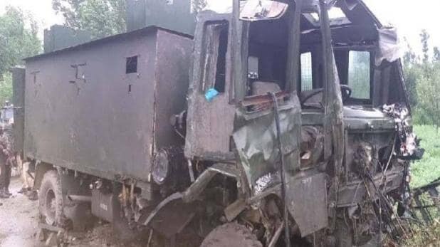 Army Vehicle Attacked With IED in Pulwama કાશ્મીરઃ પુલવામામાં IED વિસ્ફોટ, નવ જવાન ઘાયલ
