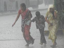 ‘વાયુ’ વાવાઝોડા: વહેલી સવારે રાજકોટમાં ધોધમાર વરસાદ, હવામાન વિભાગે શું કરી આગાહી