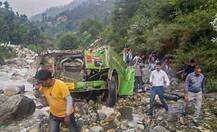 હિમાચલ પ્રદેશમાં બસ ખીણમાં ખાબકી, 33 લોકોના મોત, 37 ઈજાગ્રસ્ત