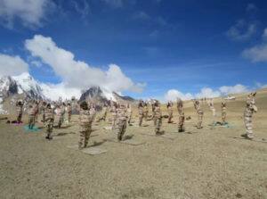 સેનાના જવાનોએ -15°C તાપમાનમાં કર્યા યોગ, જુઓ આશ્ચર્યજનક તસવીરો