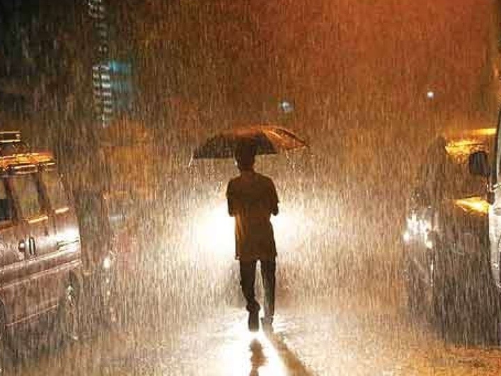 Gujarat Monsoon: Heavy Rain start in Ahmedabad on Mid night મોડી રાતે વીજળીના કડાકા અને ભારે પવન સાથે અમદાવાદ સહિત ઉત્તર ગુજરાતમાં ધમાકેદાર વરસાદ