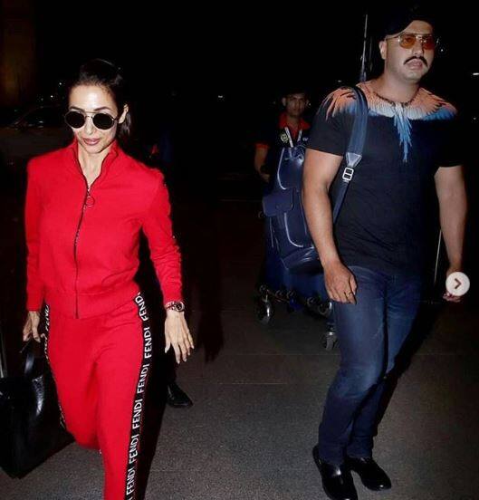 મલાઈકા અરોરા આ દરમિયાન રેડ કલરના ટ્રેક શૂટમાં જોવા મળી હતી, જ્યારે અર્જુન કપૂર ટી શર્ટમાં કુલ અંદાજમાં જોવા મળ્યો હતો. 