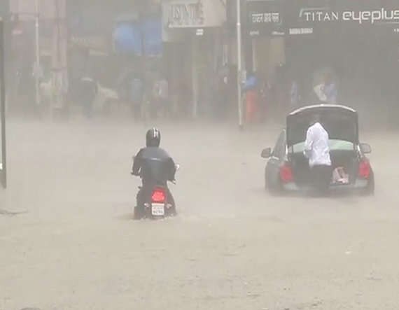 In the last 24 hours how many inches of rain have been consumed in any place in Gujarat દે ધના ધન: છેલ્લા 24 કલાકમાં ગુજરાતમાં કઈ જગ્યાએ કેટલા ઈંચ વરસાદ ખાબક્યો? આ રહ્યા લેટેસ્ટ આંકડા