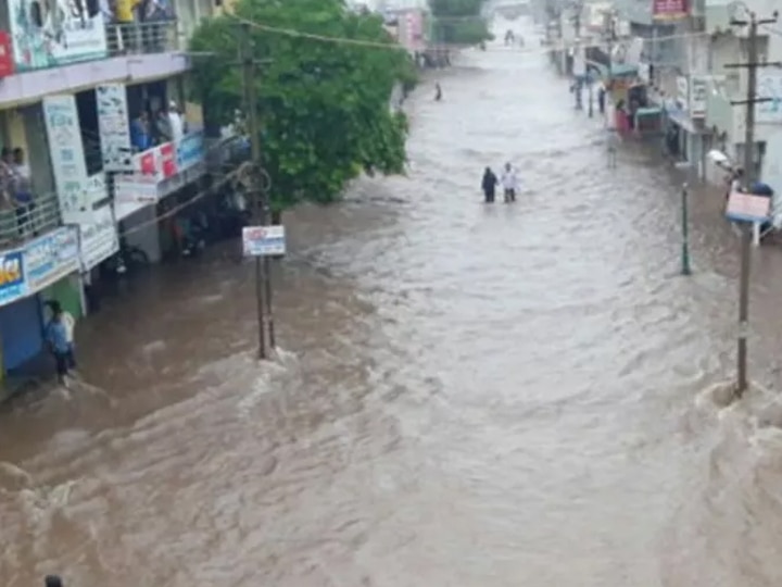 Gujarat Monsoon: 8 Inch Rain in Gondal Village on Last 24 Hours ગોંડલના દેરડી કુંભાજીમાં વાદળ ફાટ્યું, 8 ઈંચ વરસાદ ખાબકતાં પાણી જ પાણી