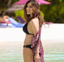 એક્ટ્રેસ સોફી ચૌધરીએ બ્લેક બિકિનીમાં શેર કરી હોટ તસવીરો