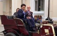 Video: સચિને 119 વર્ષ જૂની વિન્ટેજ કાર ચલાવી, જાણો શું છે વિશેષતા