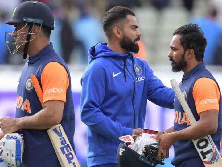 Team India Former Captain Sourav Ganguly indirectly slams MS Dhoni after another slow innings MS ધોની અને કેદાર જાધવ પર ટીમ ઈન્ડિયાના કયા દિગ્ગજ ક્રિકેટરે સવાલો ઉઠાવ્યા? નામ જાણીને ચોંકી જશો