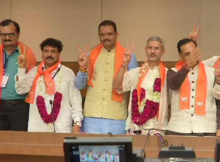BJP candidate External Affairs Minister S Jaishankar and OBC leader Juglaji Thakor won the Rajya Sabha byelection from Gujarat રાજ્યસભા ચૂંટણીઃ વિદેશમંત્રી એસ.જયશંકર અને જુગલજીની જીત, ભાજપના ક્યા મંત્રીનો મત ગેરલાયક ઠર્યો?