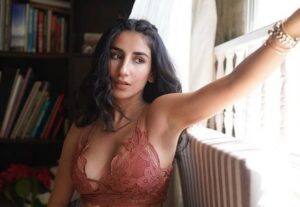 હવે આ એક્ટ્રેસે પણ બિકિની અને સ્વિમસૂટમાં પડાવી હોટ તસવીરો, જુઓ