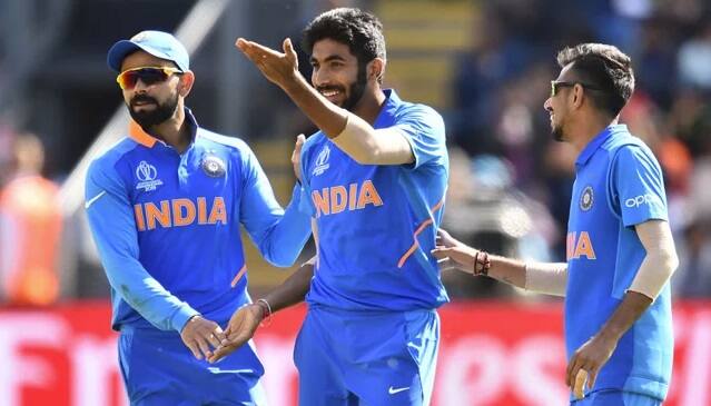 વિરાટ કોહલીએ આ ભારતીય બોલરની એક્શનમાં કરી ગજબની બોલિંગ, વીડિયો જોઈને પેટ પકડીને હસશો virat kohli imitates jasprit bumrah while practicing for icc cricket world cup 2019 semi final with new zealand વિરાટ કોહલીએ આ ભારતીય બોલરની એક્શનમાં કરી ગજબની બોલિંગ, વીડિયો જોઈને પેટ પકડીને હસશો