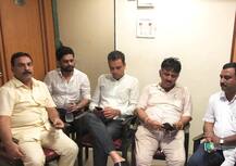 કર્ણાટકના મંત્રી શિવકુમારની મુંબઇ પોલીસે અટકાયત કરી,  બળવાખોર ધારાસભ્યોને ના મળી શક્યા