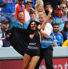 વર્લ્ડકપ ફાઈનલઃ મહિલા ફેને કર્યું એવું કે.......