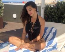 IPL હોસ્ટ કરી ચૂકેલી એક્ટ્રેસ કરિશ્મા પોતાની હોટ તસવીરોના કારણે ચર્ચામાં