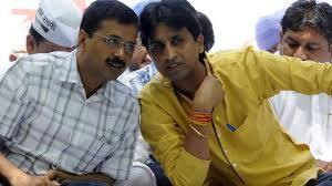 allahabad court warns Delhi CM arvind kejriwal and kumar vishwas to attach property કોર્ટે મુખ્યમંત્રી કેજરીવાલ અને કુમાર વિશ્વાસની સંપત્તિ જપ્ત કરવાની આપી ચેતવણી, જાણો કારણ