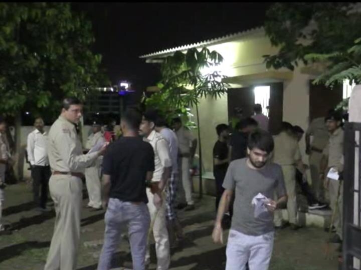 Surat police detains over 200 drunken youths સુરત પોલીસે 200થી પણ વધારે નશાખોર યુવાનોની કરી અટકાયત? મોટી હસ્તીઓના પુત્રો હોવાની આશંકા?