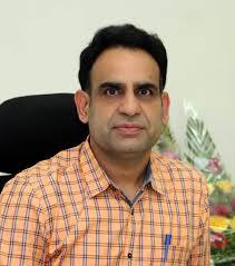 IAS અધિકારી અને વડોદરા મહાનગરપાલિકાના કમિશનર અજય ભાદુની રાષ્ટ્રપતિ રામનાથ કોવિંદના જોઈન્ટ સેક્રેટરી તરીકે નિમણૂક થઈ છે. આ પહેલા તેઓ રાજકોટ મહાનગરપાલિકાના કમિશનર પદે પણ રહી ચૂક્યા છે. અજય ભાદુ ગુજરાત કેડરના 1999ની બેચના IAS અધિકારી છે.