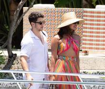 પતિ નિક જોનાસ સાથે હોટ અંદાજમાં વેકેશન એન્જોય કરતી જોવા મળી પ્રિયંકા, જુઓ તસવીરો