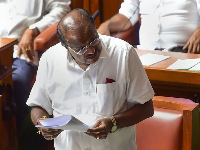 Karnataka Congress JDS government collapses after losing trust vote in assembly કર્ણાટકમાં કૉંગ્રેસ-જેડીએસની સરકાર પડી, કુમારસ્વામીએ રાજ્યપાલને સોંપ્યું રાજીનામું