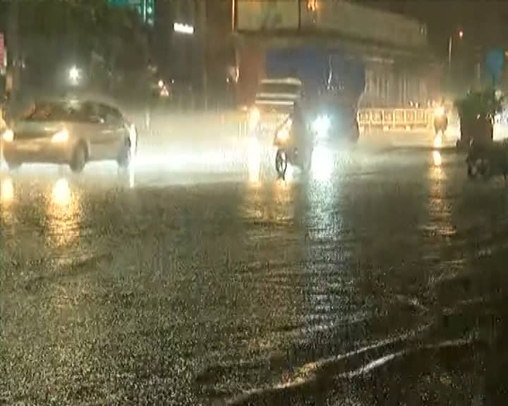 Heavy Rainfall in surat ધોધમાર વરસાદથી સુરત થયું પાણી પાણી, અનેક વિસ્તારમાં સર્જાયો ટ્રાફિક જામ, જાણો વિગત