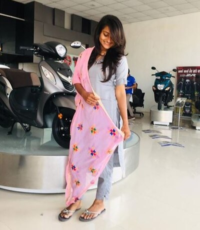 મહેસાણા પોલીસ સ્ટેશનમાં Tiktok વીડિયો બનાવનાર યુવતીની આવી છે લાઇફ સ્ટાઇલ, જુઓ તસવીરો