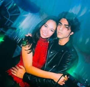 મિસ્ટ્રી ગર્લ સાથે પાર્ટીમાં ડાન્સ કરતો જોવા મળ્યો શાહરુખનો પુત્ર આર્યન ખાન, તસવીર વાયરલ