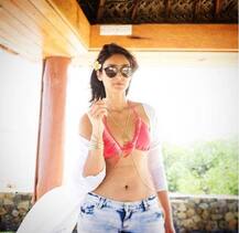 વ્હાઇટ બિકિનીમાં ઇલિયાના ડિક્રૂઝનો જોવા મળ્યો બોલ્ડ અવતાર, જુઓ તસવીરો