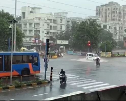 Heavy Rainfall start in Ahmedabad city on today હવામાન વિભાગની આગાહી વચ્ચે અમદાવાદમાં ધોધમાર વરસાદ, જાણો કયા-કયા વિસ્તારોમાં શરૂ થયો વરસાદ