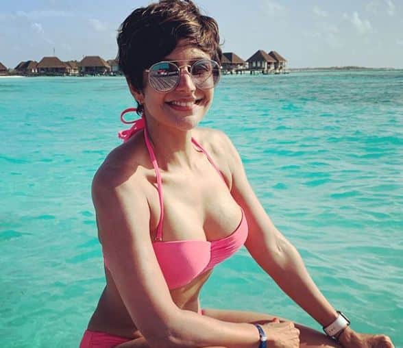 Actress mandira bedi share hot pics instagram હોટ એક્ટ્રેસ મંદિરા બેદીએ શેર કર્યા બિકિની PICS, સોશિયલ મીડિયામાં તસવીરો વાયરલ