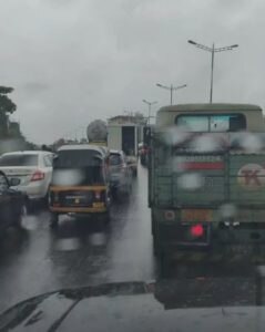 વરસાદના કારણે મુંબઈના ટ્રાફિકમાં ફસાઈ બોલીવુડની આ સ્ટાર એક્ટ્રેસ, સામે આવ્યો વીડિયો