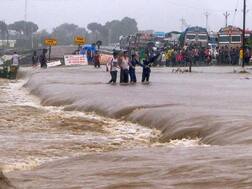 ડાંગમાં આભ ફાટ્યું: ત્રણ દિવસમાં અંદાજે 25 ઈંચ વરસાદ ખાબકતાં શું થયા હાલ? જાણો વિગત