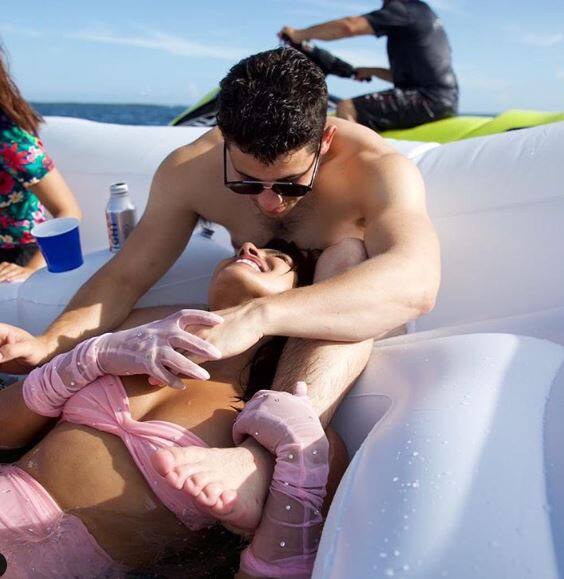 ઉલ્લેખનીય છે કે બોલિવૂડ એક્ટ્રેસ પ્રિયંકા ચોપરા અને નિક જોનાસના લગ્ન એક ડિસેમ્બર 2018ના રોજ થયા હતા. બંન્નેનના લગ્ન અને વીડિયોએ સોશિયલ મીડિયા પર ખૂબ વાયરલ કરાયા હતા. 