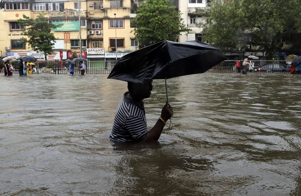Extremely Heavy Rain Forecast For Parts Of North Gujarat Tomorrow ઉત્તર ગુજરાતમાં સાંબેલાધાર, વાવમાં 4 કલાકમાં 7 ઇંચ, જાણો ક્યાં કેટલો ખાબક્યો વરસાદ