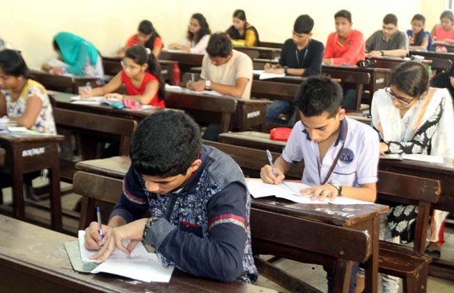 Standard 10 and 12 commerce Gujarat Board re test result announced ધો. 12 કોમર્સ અને ધો. 10ની પૂરક પરીક્ષાનું પરિણામ થયું જાહેર, જાણો કેટલા વિદ્યાર્થીઓ થયા પાસ