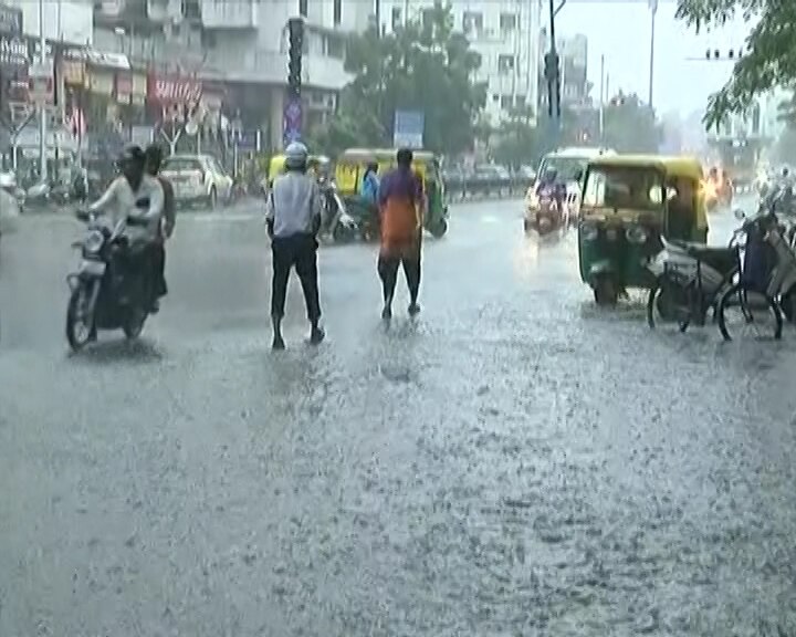Gujarat Rains heavy rainfall forecast by weather department અમદાવાદમાં વરસાદને લઈ હવામાન વિભાગે શું કરી મોટી આગાહી, જાણો વિગત