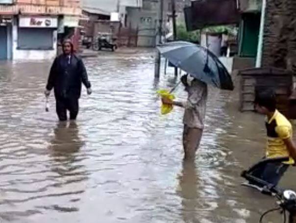 સૌરાષ્ટ્રમાં મેઘમહેર, અમરેલીમા સાડા ચાર ઈંચ વરસાદ Heavy rain in saurashtra Gujarat સૌરાષ્ટ્રમાં મેઘમહેર, અમરેલીમા સાડા ચાર ઈંચ વરસાદ