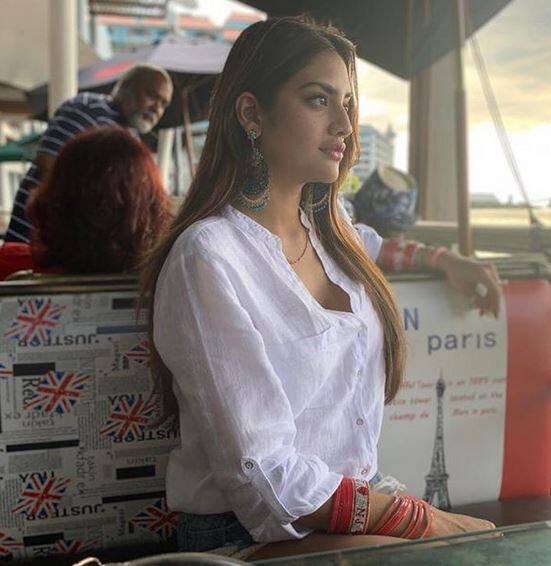 નુસરત જહાં બંગાળી ફિલ્મોની પ્રખ્યાત અભિનેત્રી છે. સંસદની અંદર સિંદૂર અને મંગળસૂત્રમાં જોવા મળતા તેની તસવીરો ખૂબ વાયરલ થઈ હતી. નીખીલ જૈન સાથેના તેના લગ્નની તસ્વીર પણ ખૂબ વાયરલ થઈ હતી. 