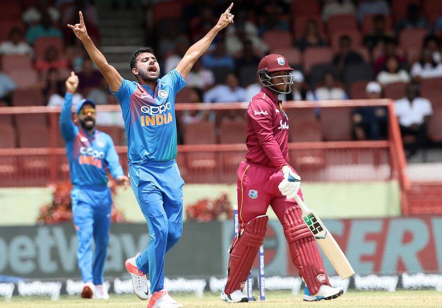 India tour of west indies 2019 Deepak Chahar scripts record after stunning spell against West Indies ટીમ ઈન્ડિયાના આ બોલરને એક વર્ષ બાદ રમવાનો મળ્યો મોકો, 3 વિકેટ લઈને રચી દીધો ઈતિહાસ, જાણો વિગત