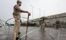 જમ્મુ-કાશ્મીરઃ ઘાટીમાં તણાવ વચ્ચે 100થી વધુ રાજનેતા અને કાર્યકર્તાઓની ધરપકડ