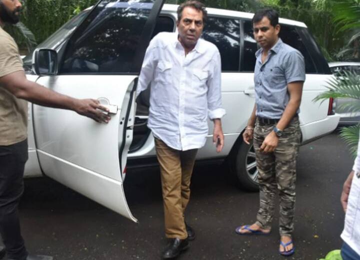 જે ઓમ પ્રકાશનો જન્મ 24 જાન્યુઆરી 1927ના રોજ પાકિસ્તાનના લાહોરમાં થયો હતો. ડાયરેક્ટર તરીકે તેમની પ્રથમ ફિલ્મ આપકી કસમ હતી. જે 1974માં રિલીઝ થઈ હતી. આ ફિલ્મમાં રાજેશ ખન્ના અને મુમતાઝે એક્ટિંગ કર્યું હતું. ફિલ્મની ગીત ‘જય જય શિવશંકર’ અને ‘કરવટેં બદલતે રહે રાત દિન હમ’ આજે પણ લોક જીભે રમે છે. ઓમ પ્રકાશની એકમાત્ર દીકરી પિંકી રાકેશ રોશનની પત્ની છે.