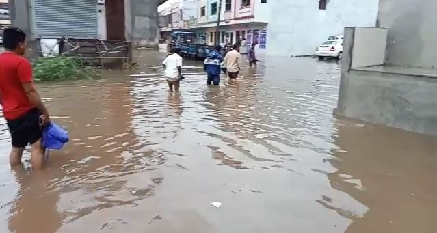 Chotaupdaipur: 10 inch rain falls in just 6 hours છોટાઉદેપુરઃ કવાંટમાં સાંબેલાધાર વરસાદ, જાણો છ કલાકમાં કેટલા ઈંચ વરસાદ ખાબક્યો