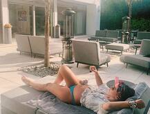 બોલીવુડની આ હોટ એક્ટ્રેસે શેર કરી ટૉપલેસ તસવીર, બેબી બંપ દેખાડતી પડી નજરે