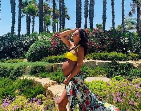 એમીએ ચાલુ વર્ષે જાન્યુઆરીમાં તેના બોયફ્રેન્ડ જોર્જ પાનાયિયૌટો સાથે સગાઈ કરી હતી. જોકે હજુ સુધી બંનેએ લગ્ન નથી કર્યા. અહેવાલ મુજબ છેલ્લા ત્રણ વર્ષથી એકબીજાને ડેટ કરી રહ્યા હતા. જોર્જ બિઝનેસમેન છે અને તેના પિતા રિયલ એસ્ટટ બિઝનેસ ટાયકૂન છે. (તસવીર સૌજન્યઃ ઈન્સ્ટાગ્રામ)