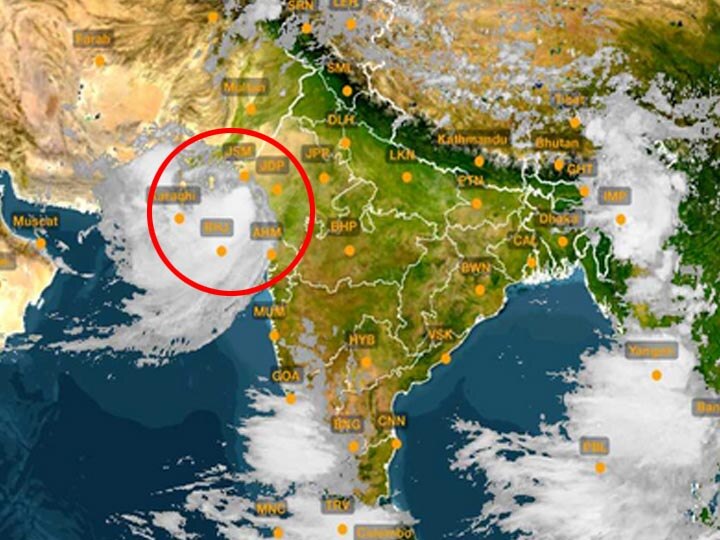 In the next 48 hours rain will fall in these areas of Gujarat આગામી 48 કલાકમાં ગુજરાતના આ વિસ્તારોમાં ધોધમાર વરસાદ તૂટી પડશે? જાણો હવામાન વિભાગે શું કરી મોટી આગાહી?