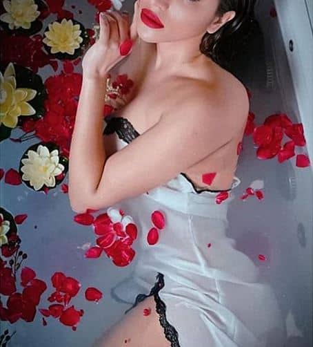 બોલીવૂડની આ હોટ એક્ટ્રેસે બાથટબમાં કરાવ્યું બોલ્ડ ફોટોશૂટ, જુઓ તસવીરો shama sikander bathtub photoshoot બોલીવૂડની આ હોટ એક્ટ્રેસે બાથટબમાં કરાવ્યું બોલ્ડ ફોટોશૂટ, જુઓ તસવીરો