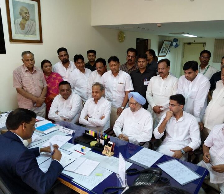 Former PM Manmohan Singh files nomination for Rajya Sabha as Congress candidate, from Rajasthan પૂર્વ પ્રધાનમંત્રી મનમોહન સિંહે રાજ્યસભાની પેટા ચૂંટણી માટે રાજસ્થાનથી નોંધાવી ઉમેદવારી
