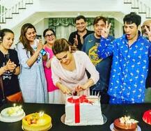 સારા અલી ખાને \'કુલી નંબર 1\'ના સેટ પર કરી જન્મદિવસની ઉજવણી, જુઓ INSIDE તસવીરો