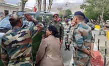 MS Dhoni ધોનીએ લદ્દાખમાં લહેરાવ્યો તિરંગો, સેનાના અધિકારીઓએ અનોખી રીતે કર્યું સ્વાગત, જુઓ VIDEO