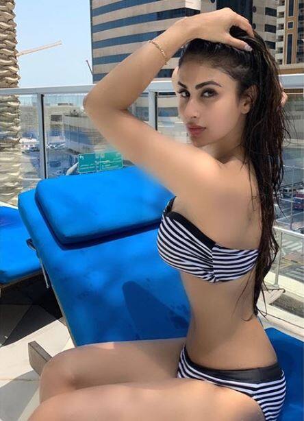 મૌની રોય ફિલ્મ 'બ્રહ્માસ્ત્ર'માં અમિતાભ બચ્ચન, રણવીર કપૂર, આલિયા ભટ્ટ અને નાગાર્જુન સાથે કામ કરી રહી છે. મૌની અક્ષય કુમાર સાથેની ફિલ્મ 'ગોલ્ડ'માં જોવા મળી હતી. અભિનેત્રીની શાનદાર એકટીંગને દર્શકોએ ખુબ પસંદ કરી હતી.