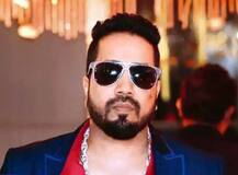 સિંગર મીકા સિંહે વાઘા બોર્ડર પર લગાવ્યા \'ભારત માતા કી જય\' અને \'વંદે માતરમ\'ના નારા