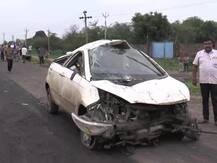 પ્રાંતિજ: હાઈવે પર કાર ચાલકે સ્ટેયરિંગ પરથી કાબૂ ગુમાવતા સામે આવતાં બાઈકને અથડાઈ, 3નાં મોત